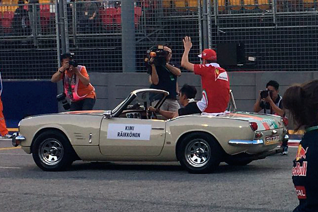 Кими Райкконен на параде пилотов перед Гран При Сингапура