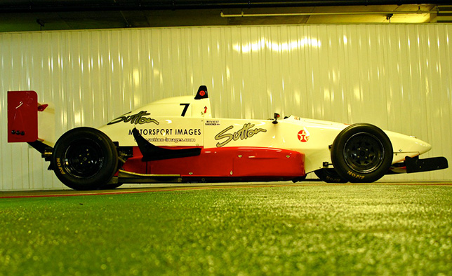 Машина Формулы  Renault, на которой Кими Райкконен выступал в 1999 году