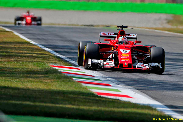 Пилоты Ferrari на трассе в Монце