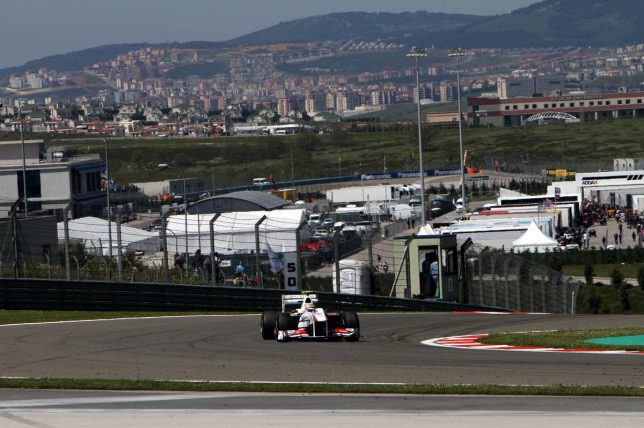 Машина Sauber на трассе Гран При Турции, 2011 год