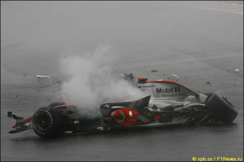 Машина Алонсо после аварии в Фудзи'07