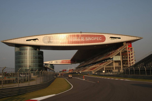 Вид на главную трибуну Shanghai International Circuit