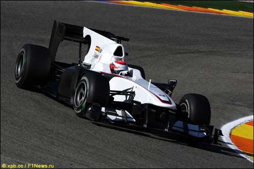 Камуи Кобаяши на тестах в Валенсии за рулем BMW Sauber C29