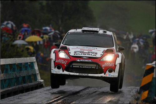 Евгений Новиков на трассе WRC