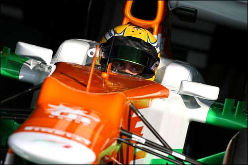 Луис Разиа на тестах в Маньи-Кур. Фото Sahara Force India Formula One Team  