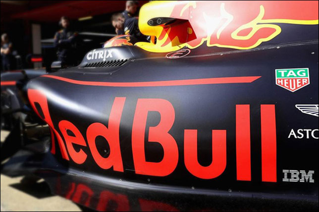 Логотип IBM на машине Red Bull Racing