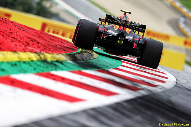 Машина Макса Ферстаппена на трассе Red Bull Ring
