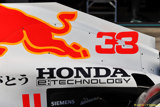 Логотип Honda на машине Макса Ферстаппена, 2021 год