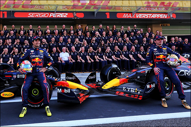 В первый год после смены регламента Red Bull Racing доминировала в Формуле 1