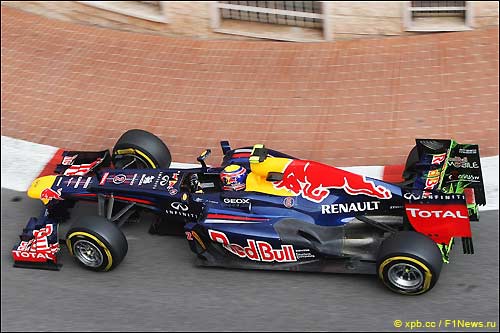Марк Уэббер на трассе в Монако за рулем RB8