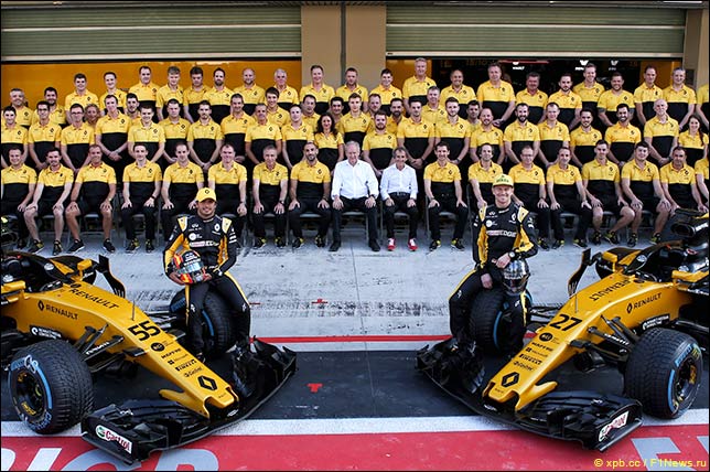 Групповая фотография Renault F1 в конце сезона