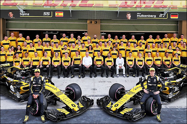 Групповая фотография Renault Sport F1 в конце сезона