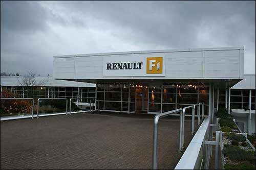 База Renault F1 в Энстоуне
