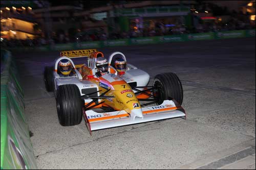 В сентябре 2009-го Renault F1 приняла участие в гоночном шоу Мегафон Сочи Racing