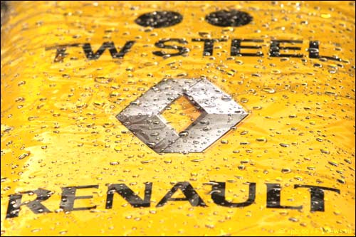 Логотип Renault на R30
