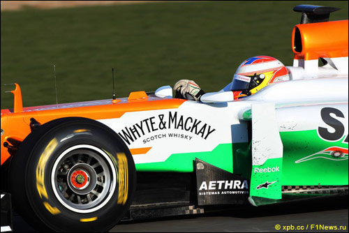 Пол ди Реста за рулём новой машины Force India