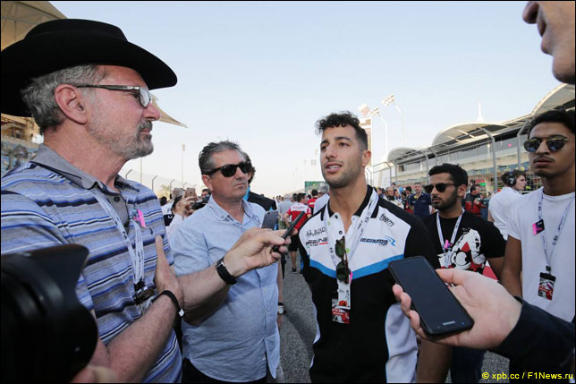 Даниэль Риккардо в Абу-Даби на встрече с прессой, организованной Red Bull