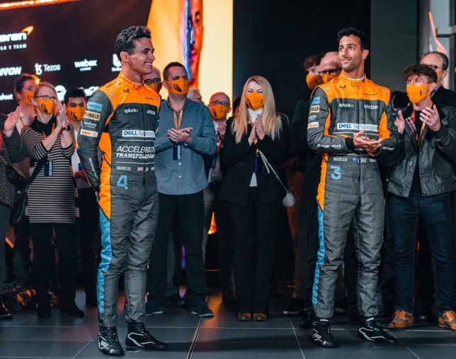 Ландо Норрис и Даниэль Риккардо на презентации новой машины McLaren, фото-пресс-службы команды