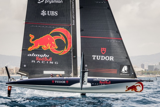 Яхта Alinghi Red Bull Racing, фото пресс-службы Red Bull