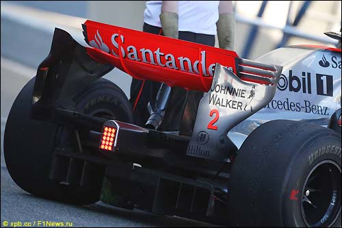 Заднее антикрыло McLaren на тестах в Хересе