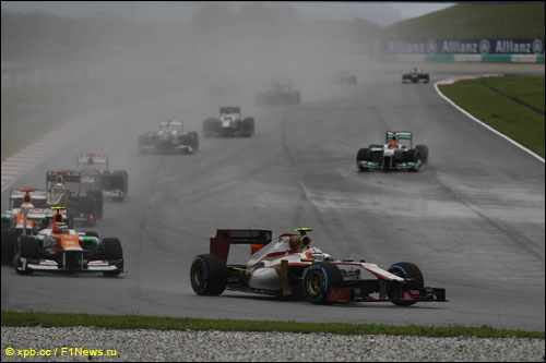 HRT F112 на трассе Гран При Малайзии