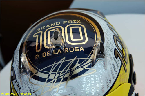 Раскраска шлема в честь сотого Гран При Педро де ла Росы