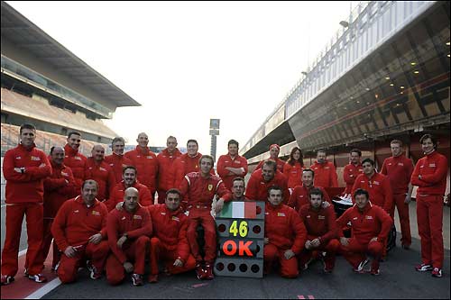 Тестовая бригада Ferrari и Валентино Росси в Барселоне