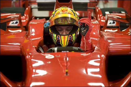 Валентино Росси за рулем Ferrari