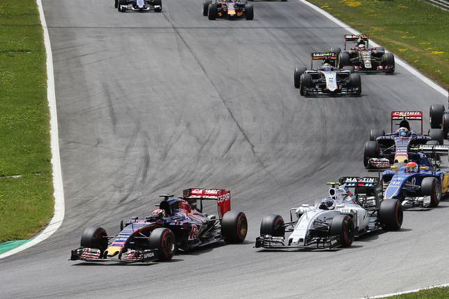 Гран При Австрии. Макс Ферстаппен ведет борьбу с Валттери Боттасом