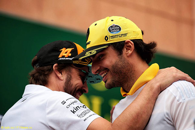 Фернандо Алонсо и Карлос Сайнс на прошлогоднем Гран При Испании
