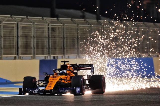 Карлос Сайнс за рулём McLaren на Гран При Бахрейна, 2019 год