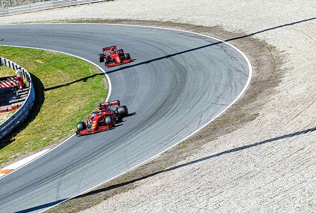 Гонщики Ferrari на трассе в Зандфорте