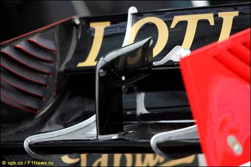 Заднее антикрыло Lotus Renault GP
