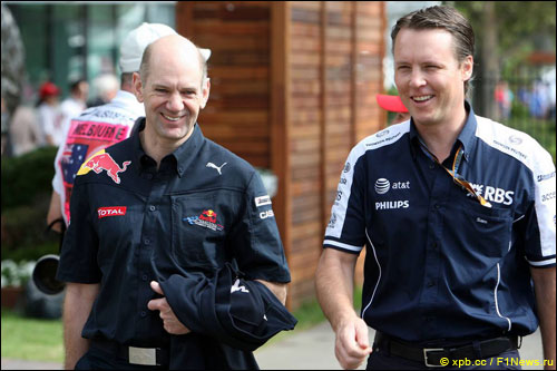 Эдриан Ньюи (Red Bull) и Сэм Майкл (Williams) на Гран При Австралии'10