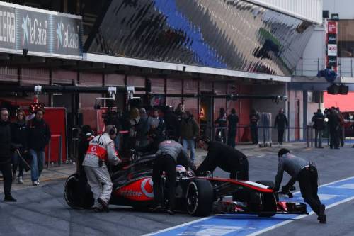 Команда McLaren на тестах в Барселоне