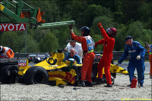 Авария Такумы Сато в Гран При Австрии 2002