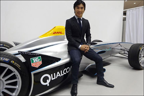 Такума Сато на премьере машины Формулы E в Токио