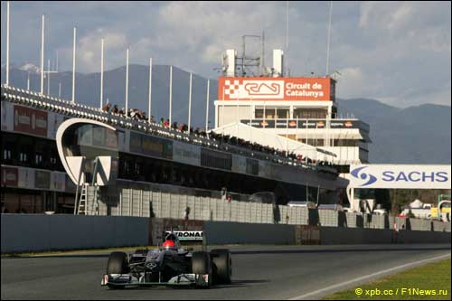 Михаэль Шумахер на тестах в Барселоне