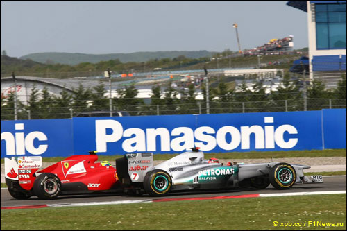 Поединок Михаэля Шумахера с Фелипе Массой на трассе Гран При Турции