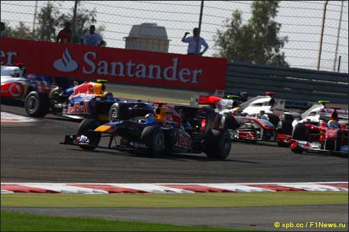 Себастьян Феттель лидирует на старте Гран При Бахрейна