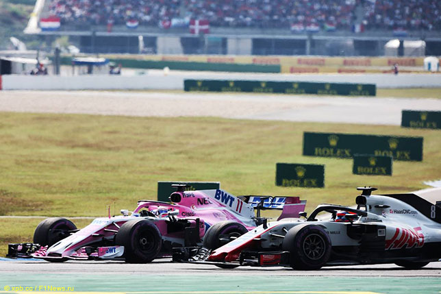 Машины Force India и Haas F1