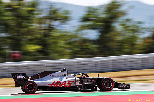 Роман Грожан за рулём Haas VF-20 на тренировках в Барселоне