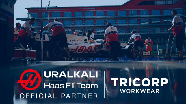 Команда Haas F1 работает с машиной (фото пресс-службы Haas)