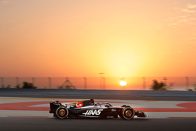 Кевин Магнуссен за рулём VF-23 на тестаз в Бахрейне, фото пресс-службы Haas F1