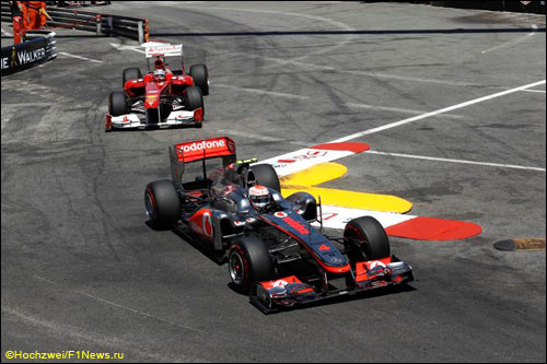 Дженсон Баттон и Фернандо Алонсо на трассе Гран При Монте-Карло