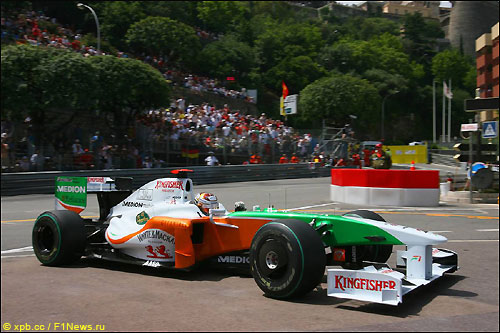 Адриан Сутил на трассе в Монако