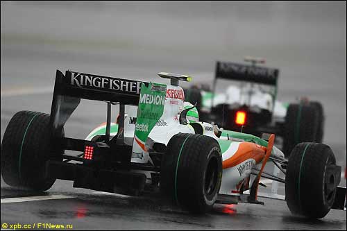 Гонщики Force India на трассе в Сузуке