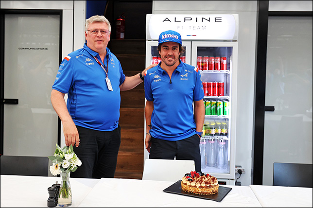 Руководитель команды Alpine Отмар Сафнауэр и Фернандо Алонсо