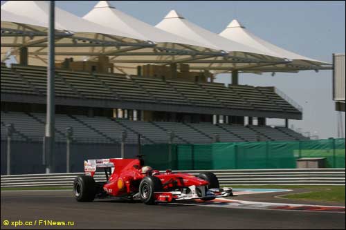 Жюль Бьянки за рулем Ferrari F10 на молодёжных тестах в Абу-Даби