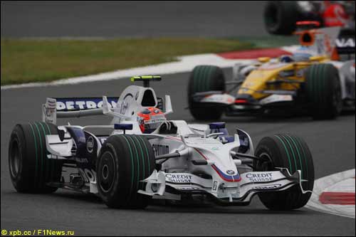 Роберт Кубица лидирует в Гран При Японии